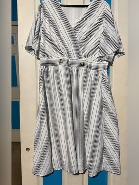 Striped V-Neck Button Accent Midi Dress - White & Navy
